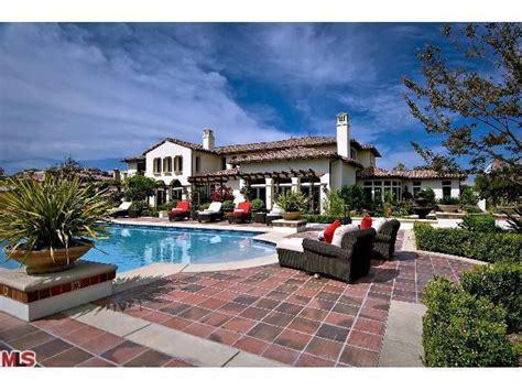 25202 Prado del Grandioso, Calabasas, CA 91302 .